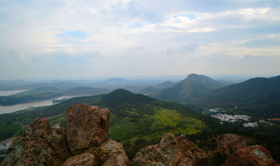 除了水鄉(xiāng)古鎮(zhèn)和蘇州園林,江蘇這座山海相擁的古城也很美